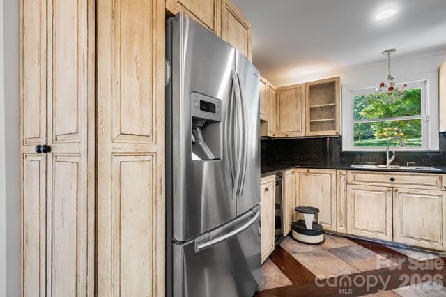 250 36th Avenue NW, Hickory, NC 28601