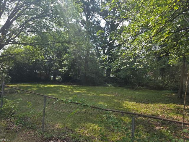 605 Fairview LN, Portsmouth, VA 23702