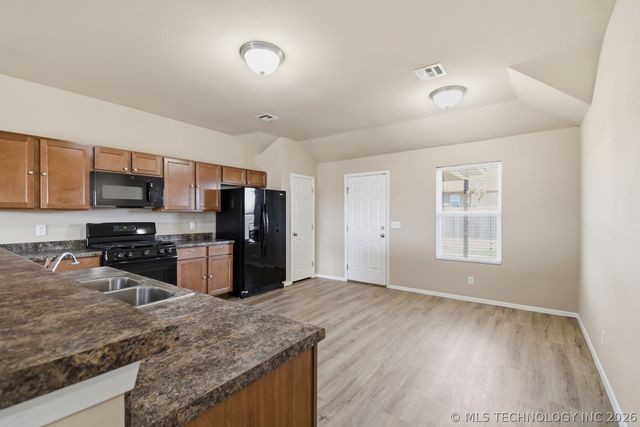 1705 S 10th Street, Broken Arrow, OK 74012