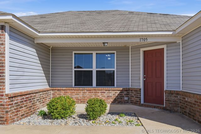 1705 S 10th Street, Broken Arrow, OK 74012