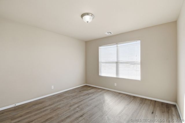 1705 S 10th Street, Broken Arrow, OK 74012