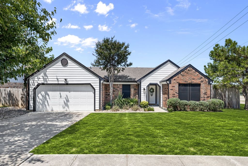 511 Sage Lane, Euless, TX 76039