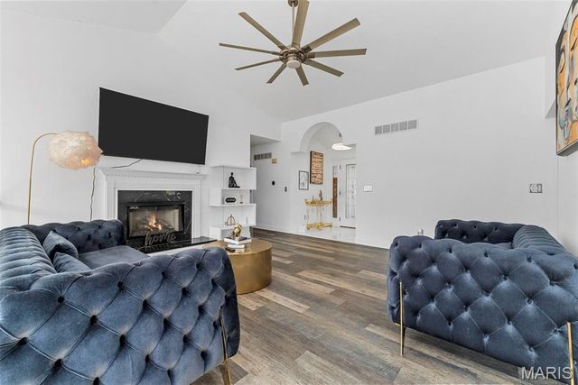 13032 Kinsley Heights Drive, Black Jack, MO 63033