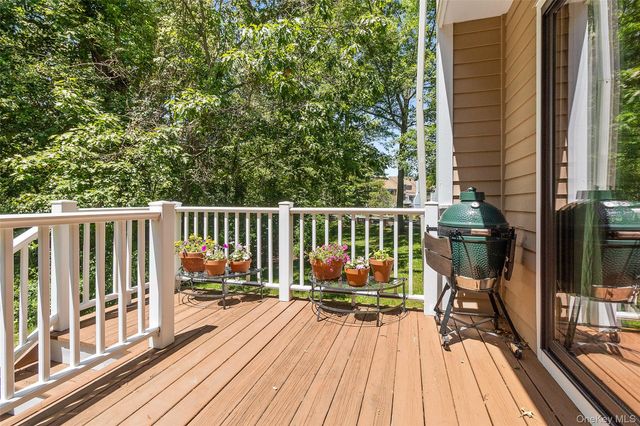 127 Stone Bridge Square, Chappaqua, NY 10514