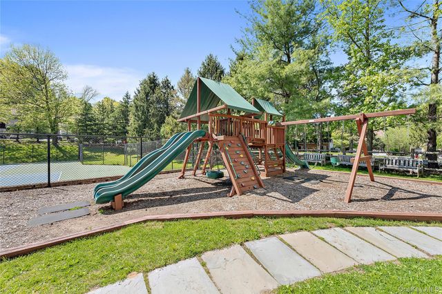 127 Stone Bridge Square, Chappaqua, NY 10514
