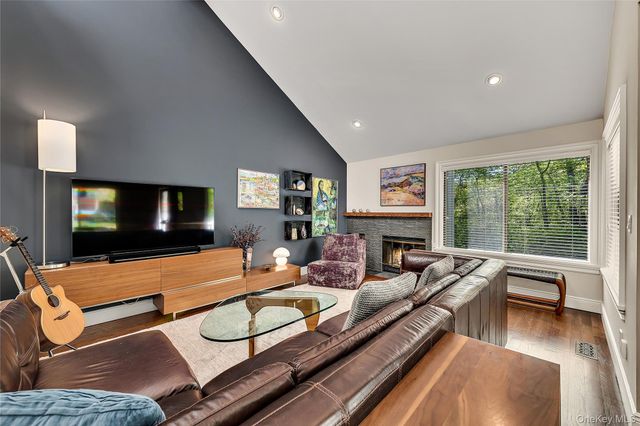 127 Stone Bridge Square, Chappaqua, NY 10514