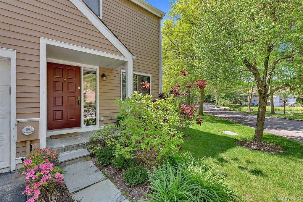 127 Stone Bridge Square, Chappaqua, NY 10514