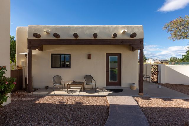 840 ALAMOS Road, Corrales, NM 87048