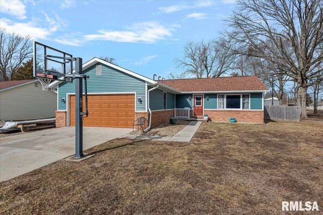 617 E CHESTNUT Street, Chatham, IL 62629