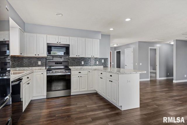 617 E CHESTNUT Street, Chatham, IL 62629