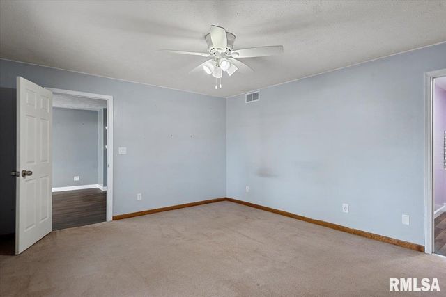 617 E CHESTNUT Street, Chatham, IL 62629