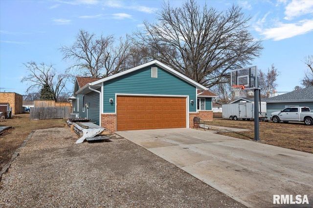 617 E CHESTNUT Street, Chatham, IL 62629