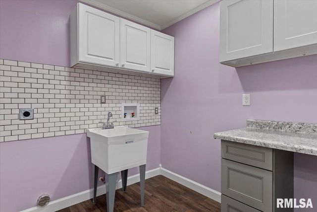 617 E CHESTNUT Street, Chatham, IL 62629