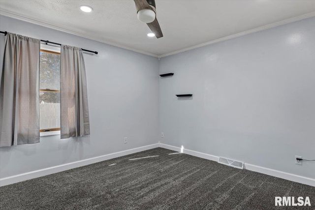 617 E CHESTNUT Street, Chatham, IL 62629