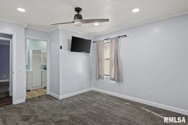 617 E CHESTNUT Street, Chatham, IL 62629