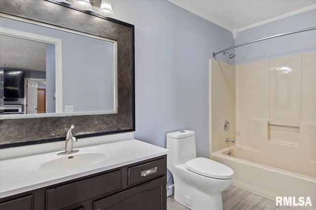 617 E CHESTNUT Street, Chatham, IL 62629