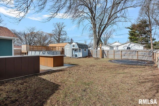 617 E CHESTNUT Street, Chatham, IL 62629