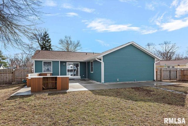 617 E CHESTNUT Street, Chatham, IL 62629