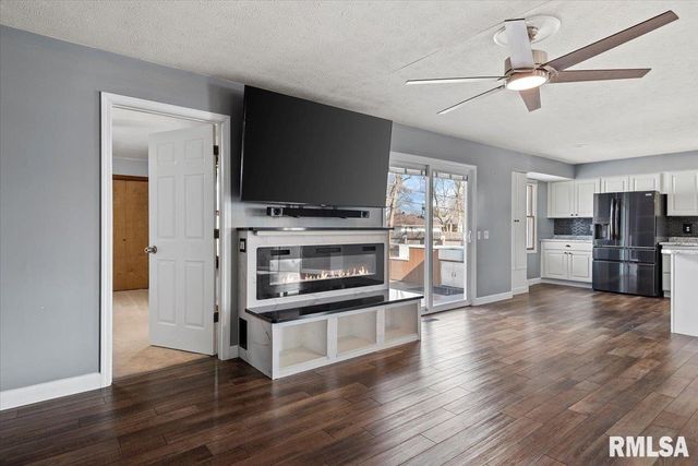 617 E CHESTNUT Street, Chatham, IL 62629