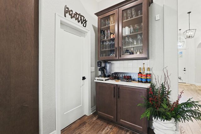 6237 E Central Park Ct, Bel Aire, KS 67220