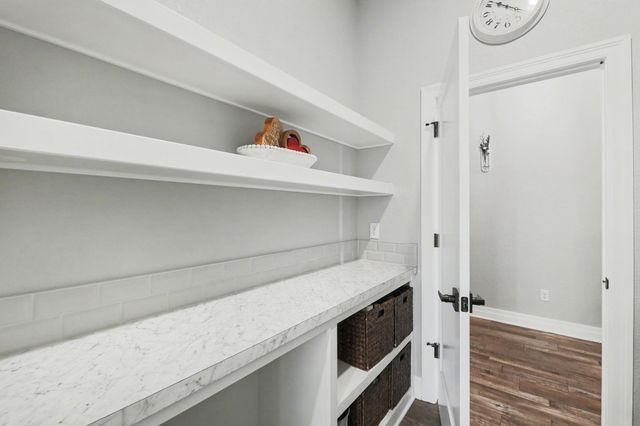 6237 E Central Park Ct, Bel Aire, KS 67220