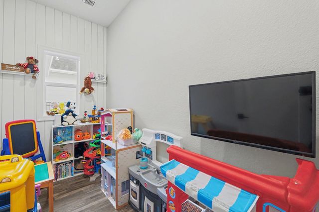 6237 E Central Park Ct, Bel Aire, KS 67220