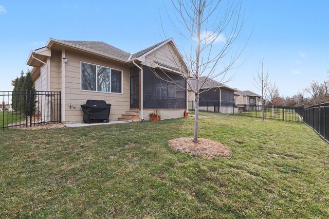6237 E Central Park Ct, Bel Aire, KS 67220
