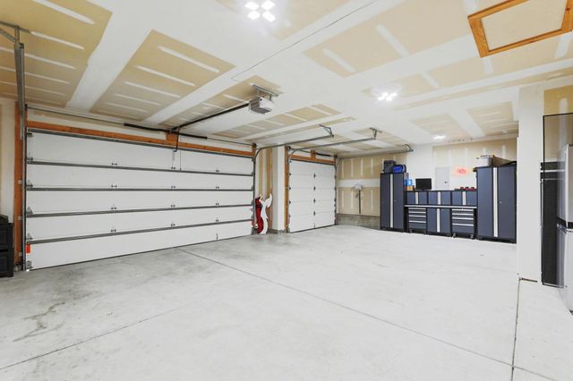 6237 E Central Park Ct, Bel Aire, KS 67220