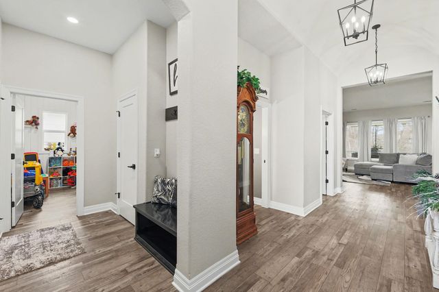 6237 E Central Park Ct, Bel Aire, KS 67220