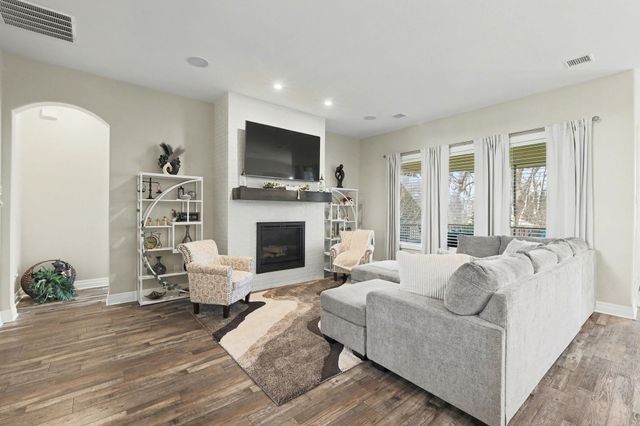 6237 E Central Park Ct, Bel Aire, KS 67220