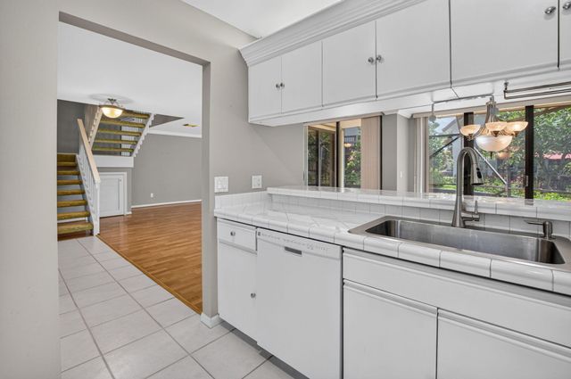 5726 FOX HOLLOW Drive G, Boca Raton, FL 33486