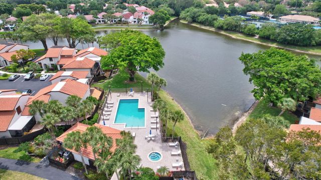 5726 FOX HOLLOW Drive G, Boca Raton, FL 33486