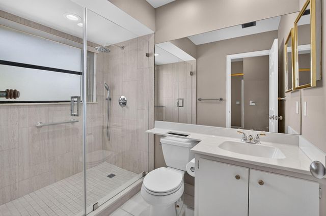 5726 FOX HOLLOW Drive G, Boca Raton, FL 33486