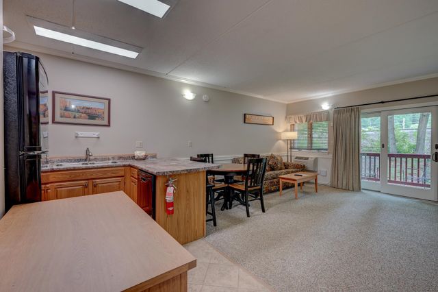 8H River Run Drive H, Bartlett, NH 03812