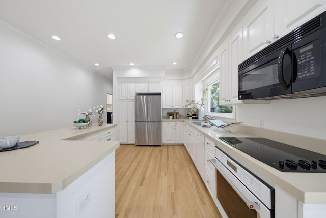 8 Sedgewood Road, Chapel Hill, NC 27514