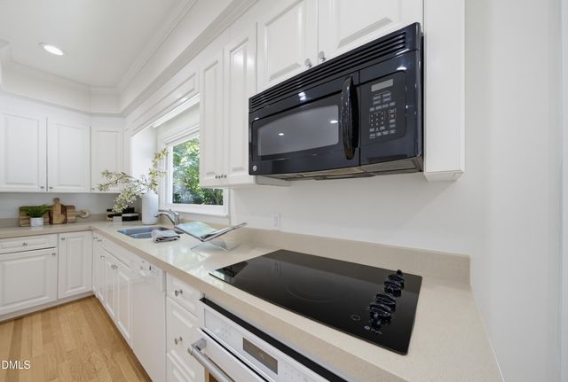 8 Sedgewood Road, Chapel Hill, NC 27514