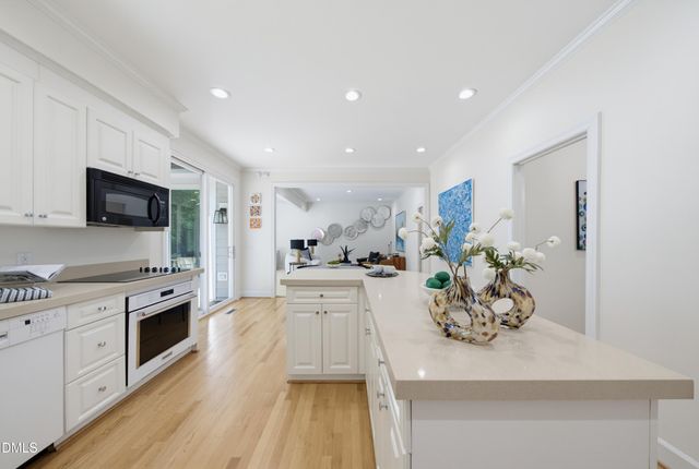 8 Sedgewood Road, Chapel Hill, NC 27514