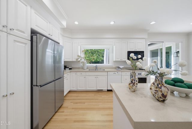 8 Sedgewood Road, Chapel Hill, NC 27514