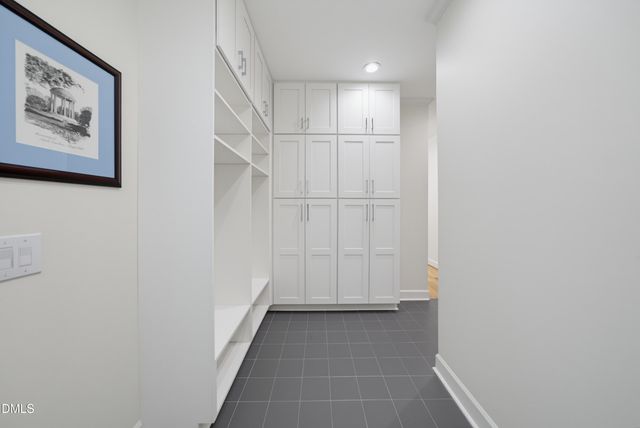 8 Sedgewood Road, Chapel Hill, NC 27514