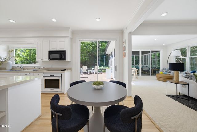 8 Sedgewood Road, Chapel Hill, NC 27514