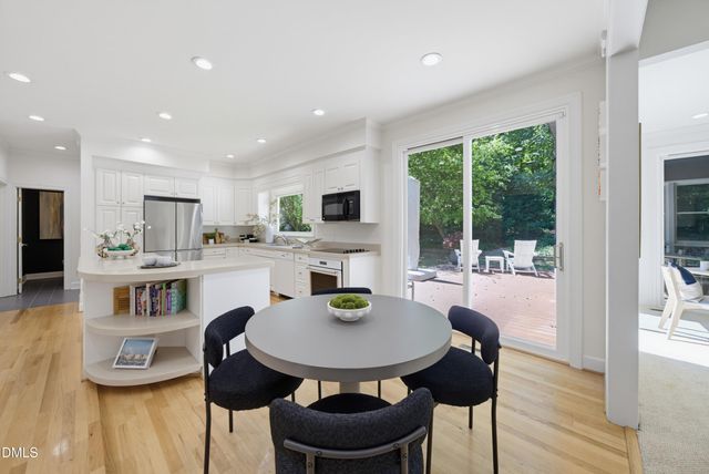 8 Sedgewood Road, Chapel Hill, NC 27514