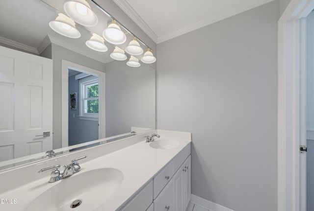 8 Sedgewood Road, Chapel Hill, NC 27514