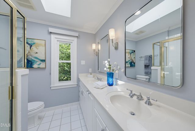 8 Sedgewood Road, Chapel Hill, NC 27514