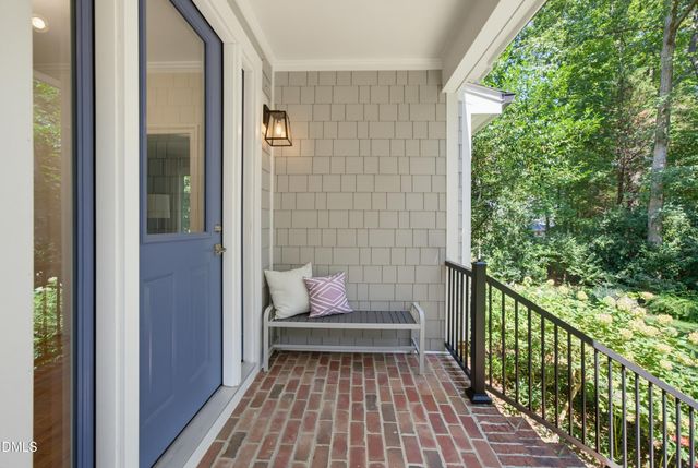 8 Sedgewood Road, Chapel Hill, NC 27514