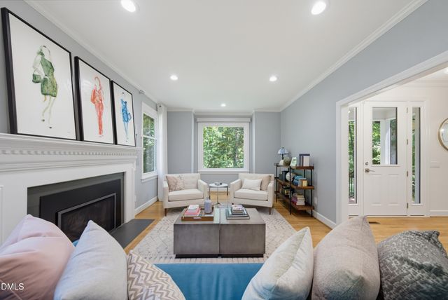 8 Sedgewood Road, Chapel Hill, NC 27514