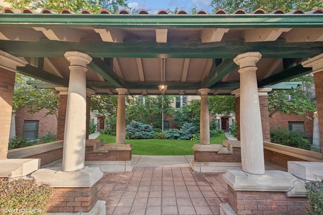 625 W Addison Street 3, Chicago, IL 60613