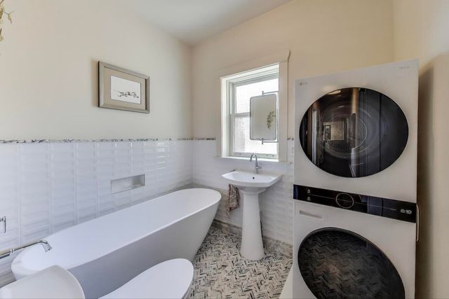 625 W Addison Street 3, Chicago, IL 60613