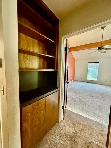 1005 Sherwood Road, Clinton, OK 73601