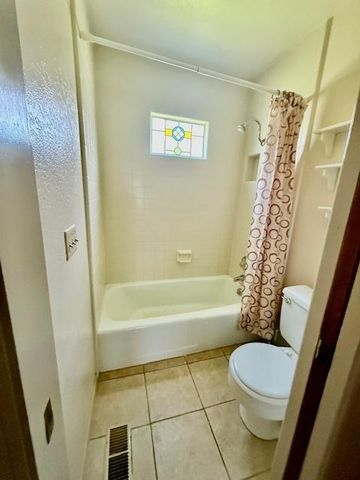 1005 Sherwood Road, Clinton, OK 73601