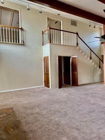 1005 Sherwood Road, Clinton, OK 73601